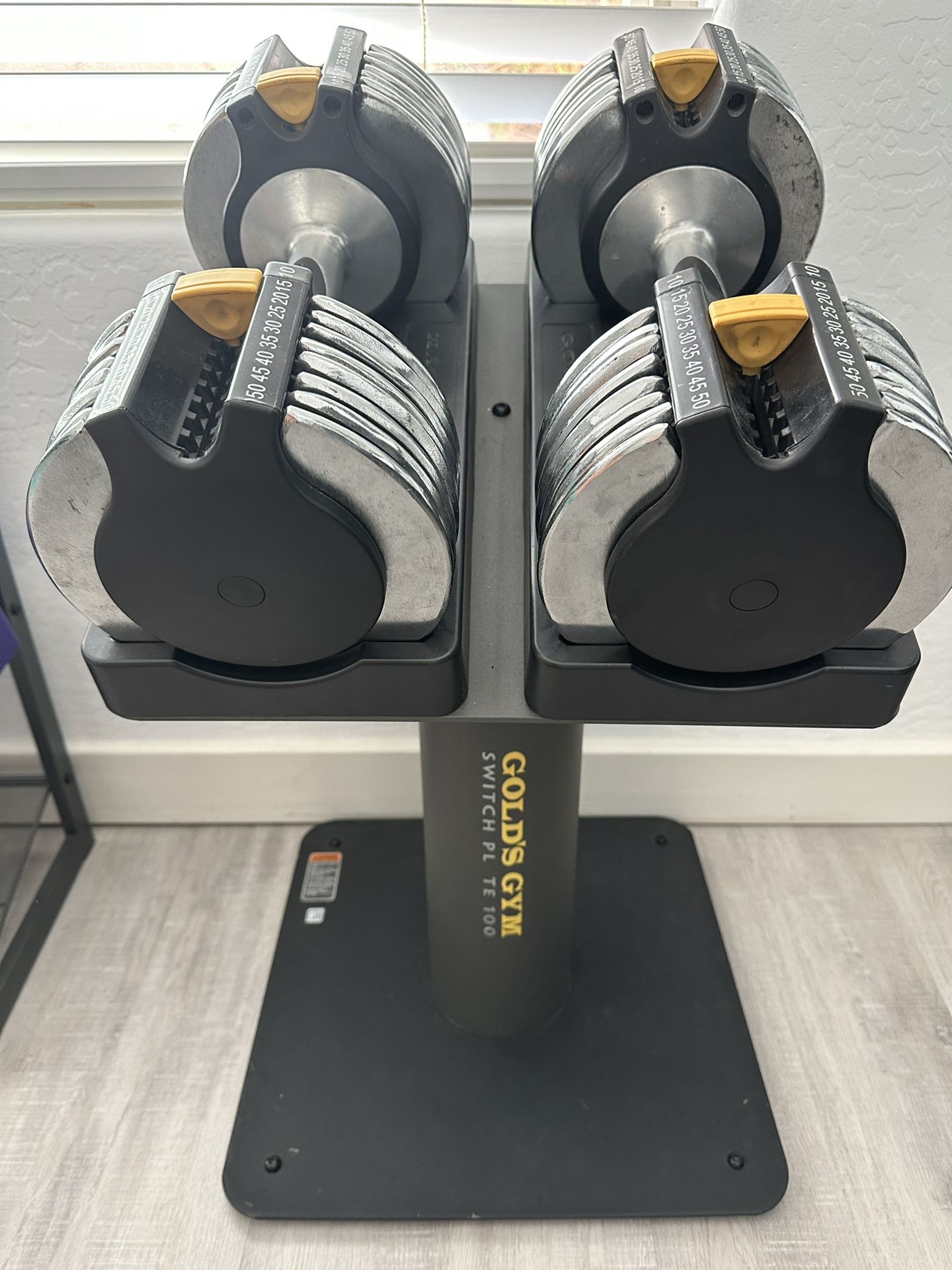 Gold’s Gym Adjustable Dumbbells (2) 10-50 Lbs W/Stand