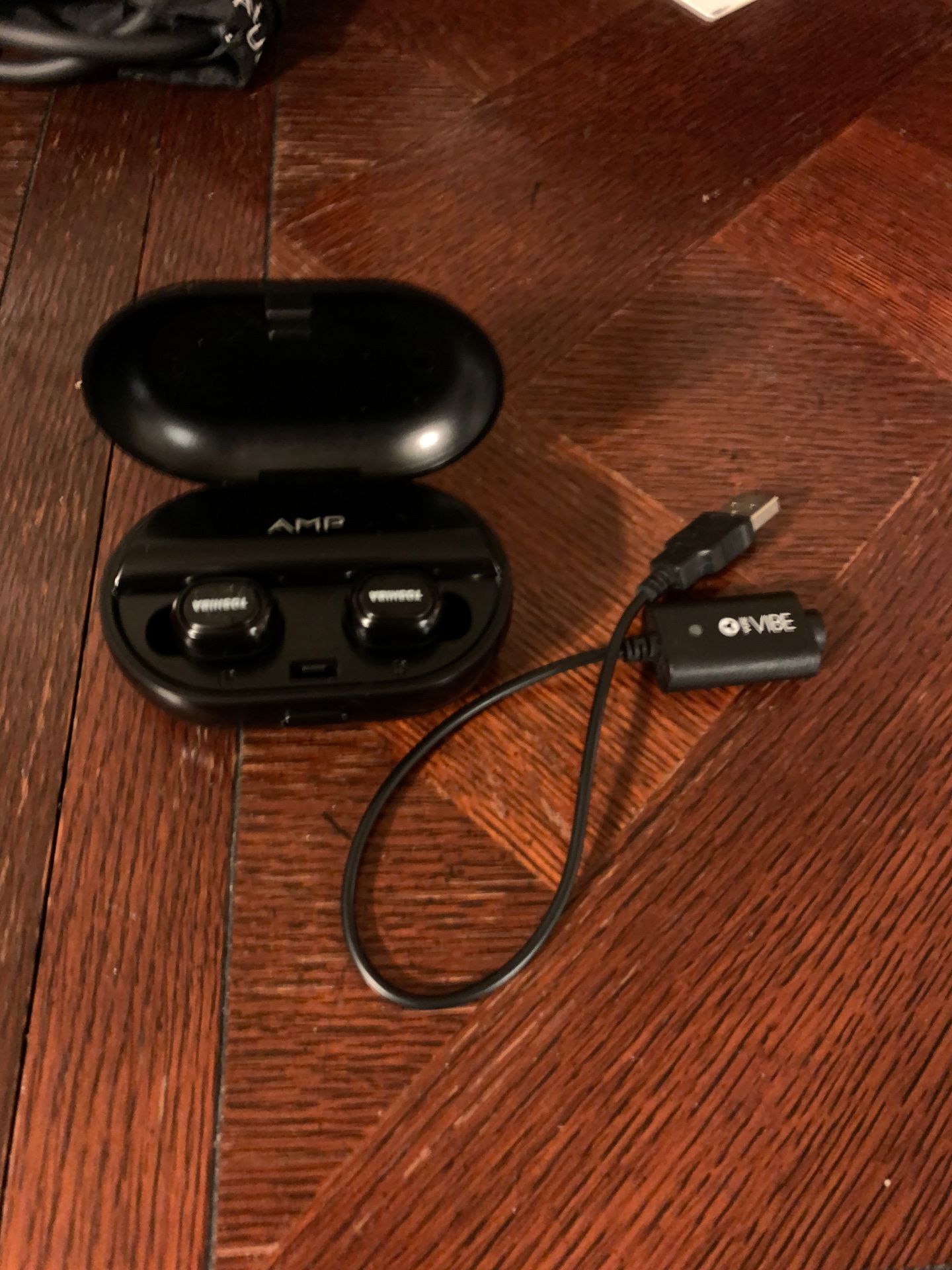 AMP Toshiba wireless headphones plus vape charger
