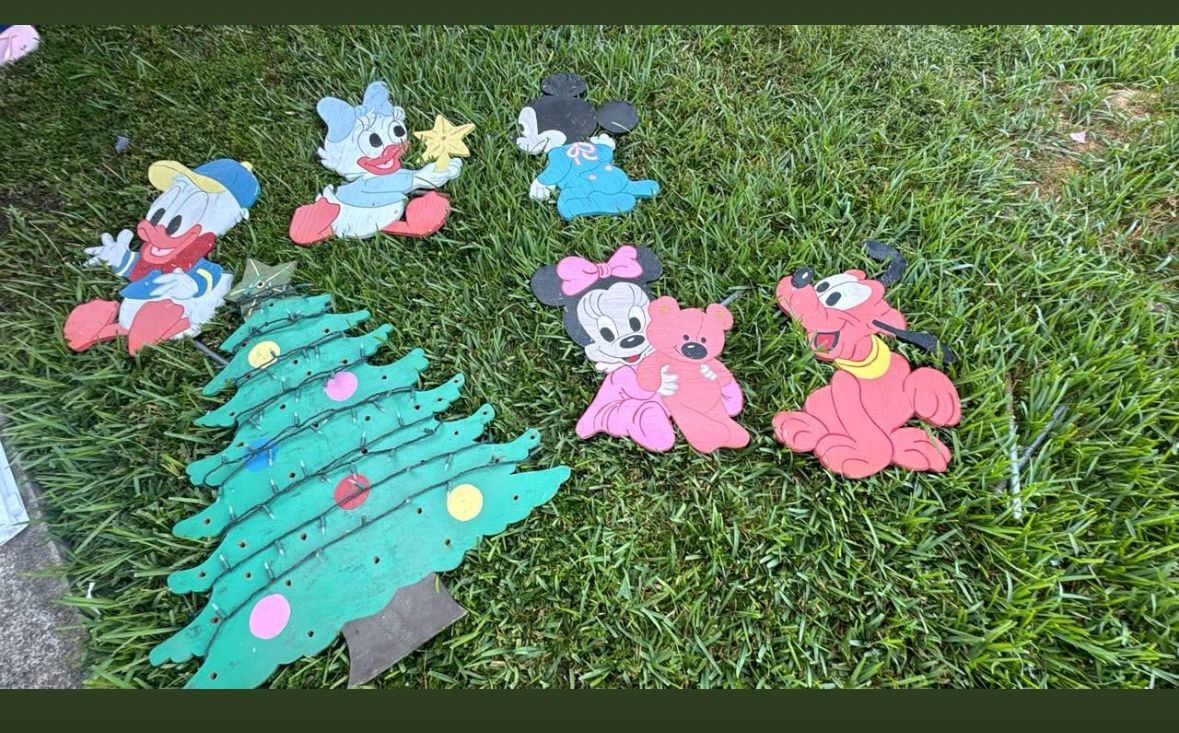 Disney Yard Christmas Decor 