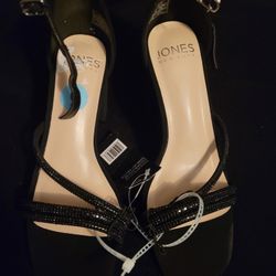 Embellished JONES NEW YORK
Ealton Sandals size 6 black