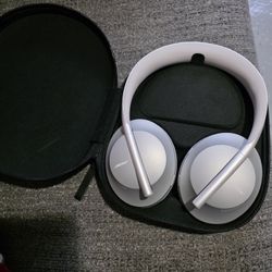 Bose Noise Cancelling Headphones 700 Over-Ear Bluetooth Headphones, Silver