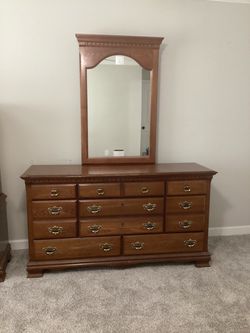 VTG Dresser w Mirror Solid Wood Kincaid Hunter’s Run Collection 8 Drawers READ DESCRIPTION!