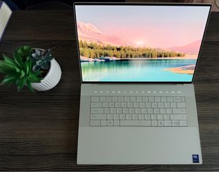 Dell - Premium 16.3" 4K OLED Touchscreen Laptop - Intel Core Ultra 7 255H - 32GB Memory - NVIDIA GeForce RTX 5050 - 1TB Storage - Platinum