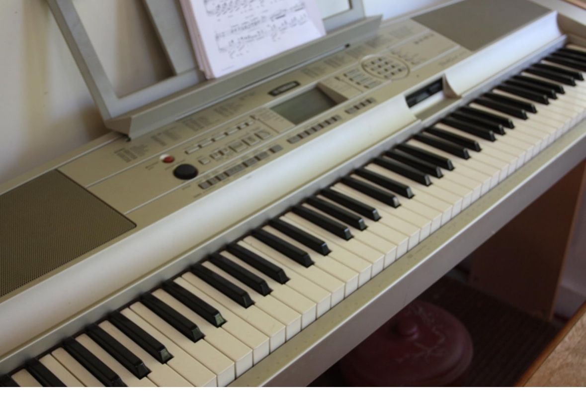 Yamaha DGX-500 Digital piano Workstation - Works Great