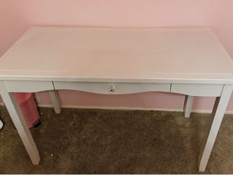 Cute, shabby chic desk