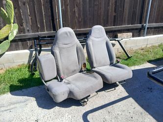 Pair of Gray Cloth Bucket Car Seats