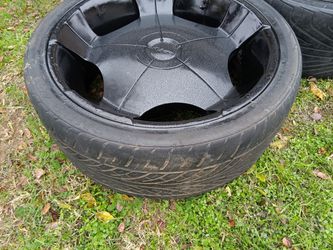 24s 6 Lugs Chev Needs One Tire 4 Caps  Thumbnail