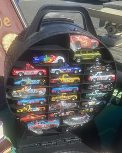 20 Nascar Cars in Hotwheels Case