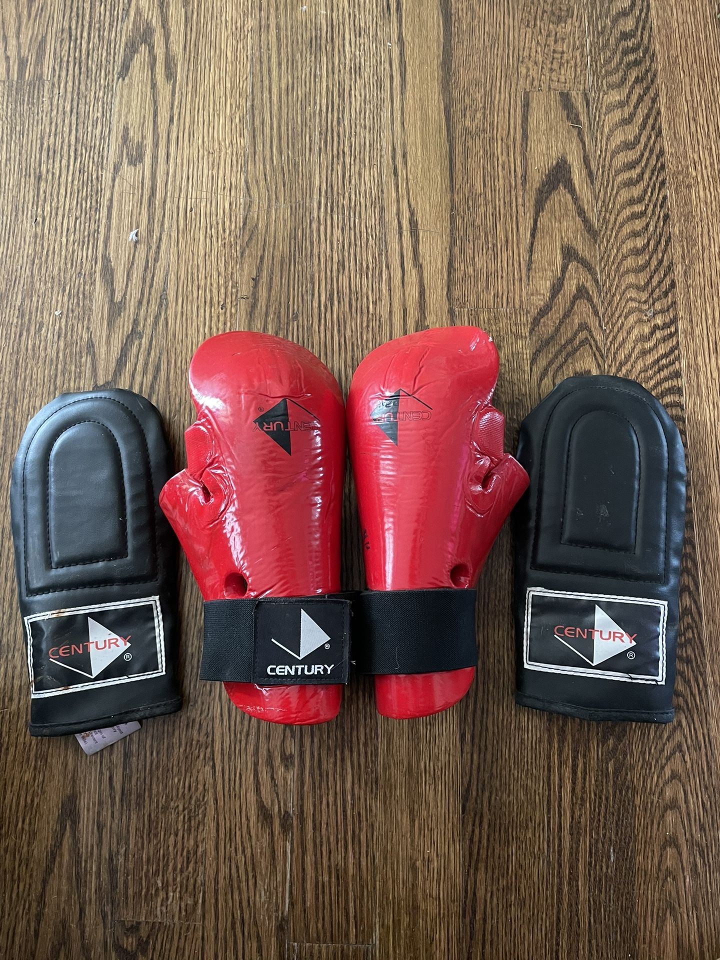 EVERLAST PUNCHING STAND WITH BAG AND GLOVES