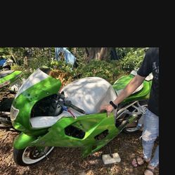 2000 Gsxr 750 We Are Building take three or four days to finish Deposit insures delivery