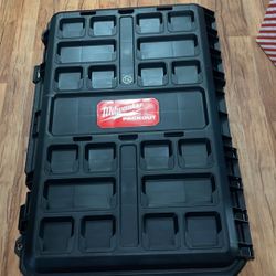 Milwaukee PACKOUT Tool Chest