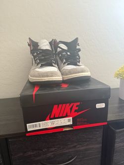 Jordan 1 “Smoke Grey”