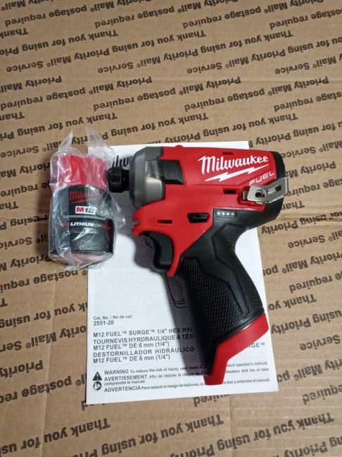 Milwaukee Surge M12 Impact Driver & Battery, 100.00