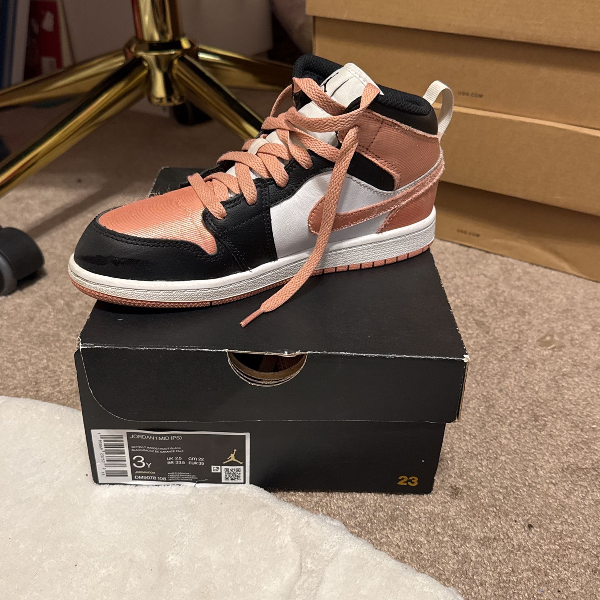 Jordan 1 Mid