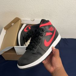 Jordan 1 Mid Black Siren Size 9.5 Men’s / 11 Women’s 