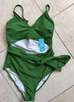 Cupeshe women’s swimsuit