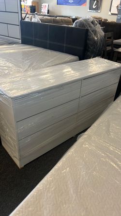 Large brand new white  or espresso  6 drawer dresser with knobs must sell more pieces available $199. Last 2