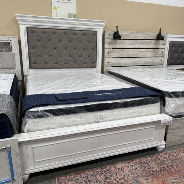 BRAND NEW 👌KANWYN WHITEWASH KING UPHOLSTERED PANEL BED