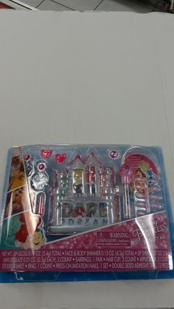 BRAND NEW GIRL'S BEAUTY KIT