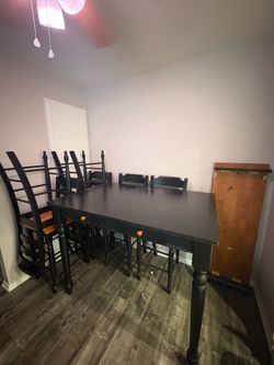 Extendable dinning table