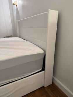 Queens Size Lift Up Storage And Mattress