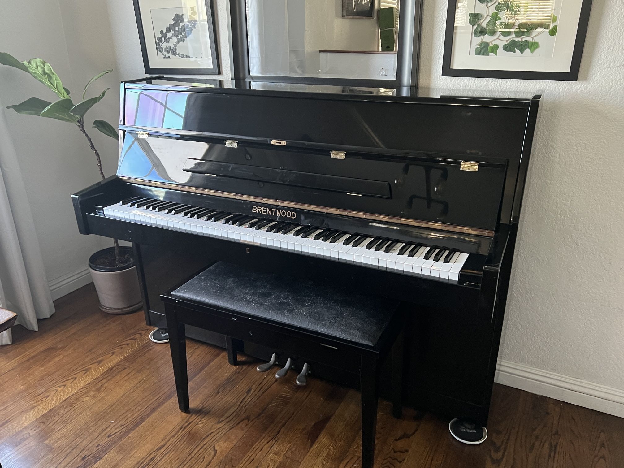 Brentwood Console Piano