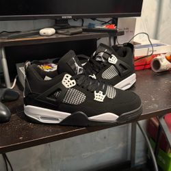 Air Jordan 4 Retro 'White Thunder'