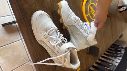 Baseball shoes