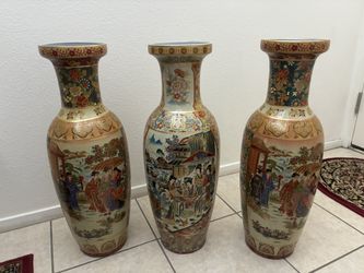 Set of 3 Decorative Vases