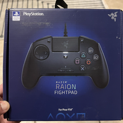 PS4 Razer Raion Fightpad