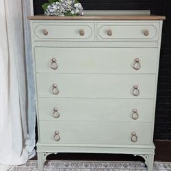 Antique Bellwood Dresser