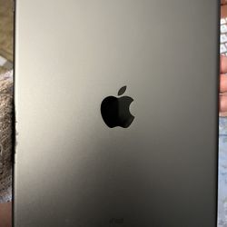 iPad 7th Generation With Keyboard Case 