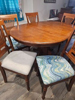 Oval Brown Table with 6 Chairs