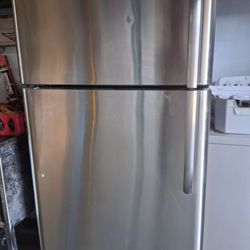 Frigidaire Gallery Stainless Steel Top And Bottom Apartment Side Fridge Fully Functional 