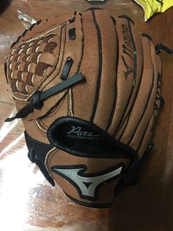 Boys Mizuno Left Handed Glove 10 inches