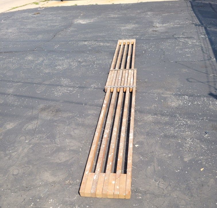 WOODEN SCAFFOLDING PLANK IN DECENT CONDITION. 6 FT LONG 12 INCHES WIDE .IT EXPANDS TO 10 FTLONG, $20 .00 OR BEST OFFER. LOCAL PICK UP ONLY.