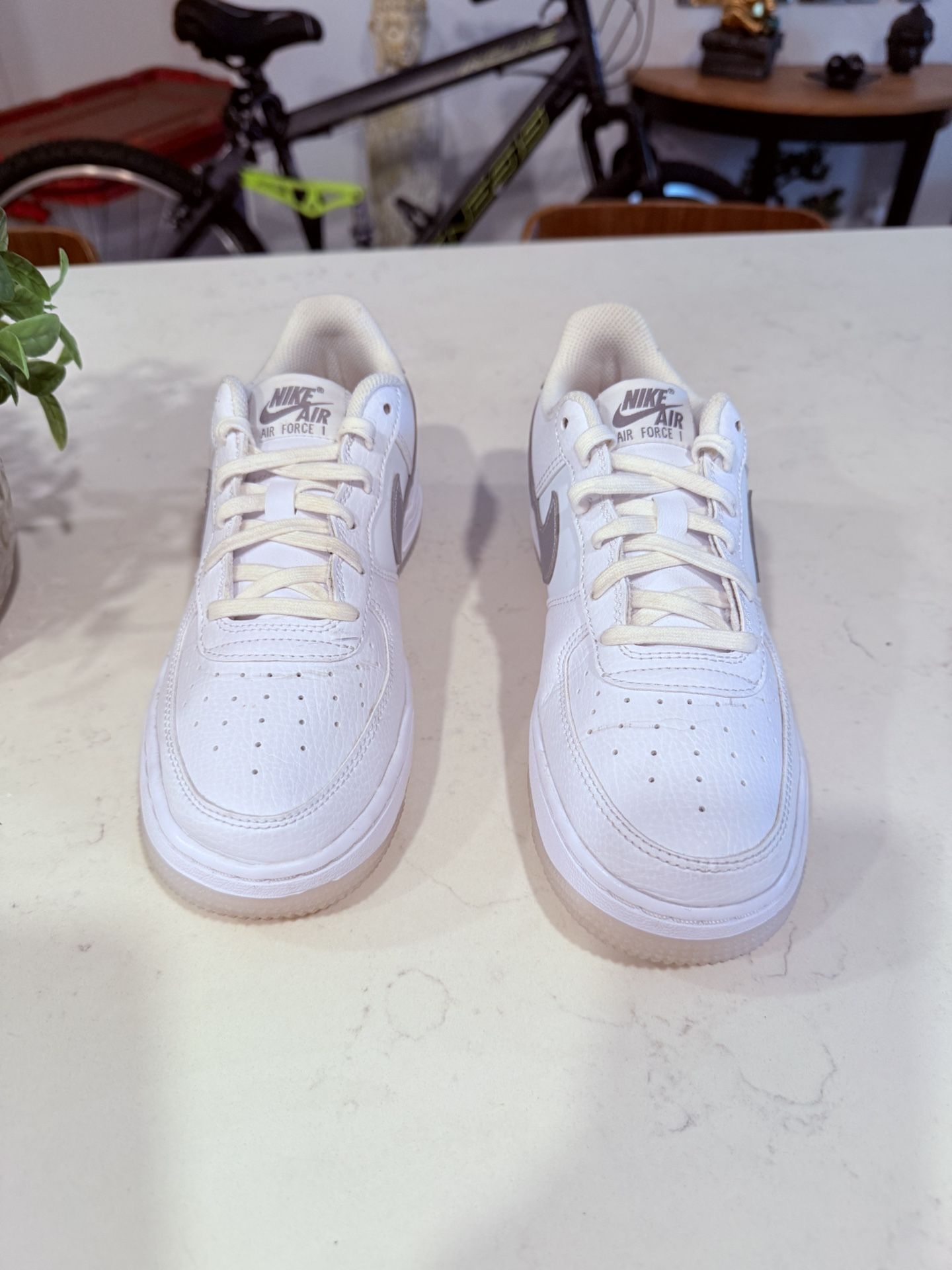 NIKE