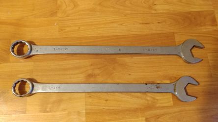Mac tools combination wrenches CL40 1and1/4 inch,and CL42 1and5/16 inch