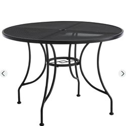Wrought Iron Patio Table With Chairs. 