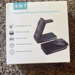 Magnetic Wireless Charging Station 