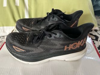 WOMEN’S CLIFTON 9 HOKA SIZE 8