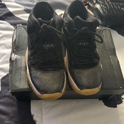 Air Jordon 11 Low Black/white-metallic Silver Size 6