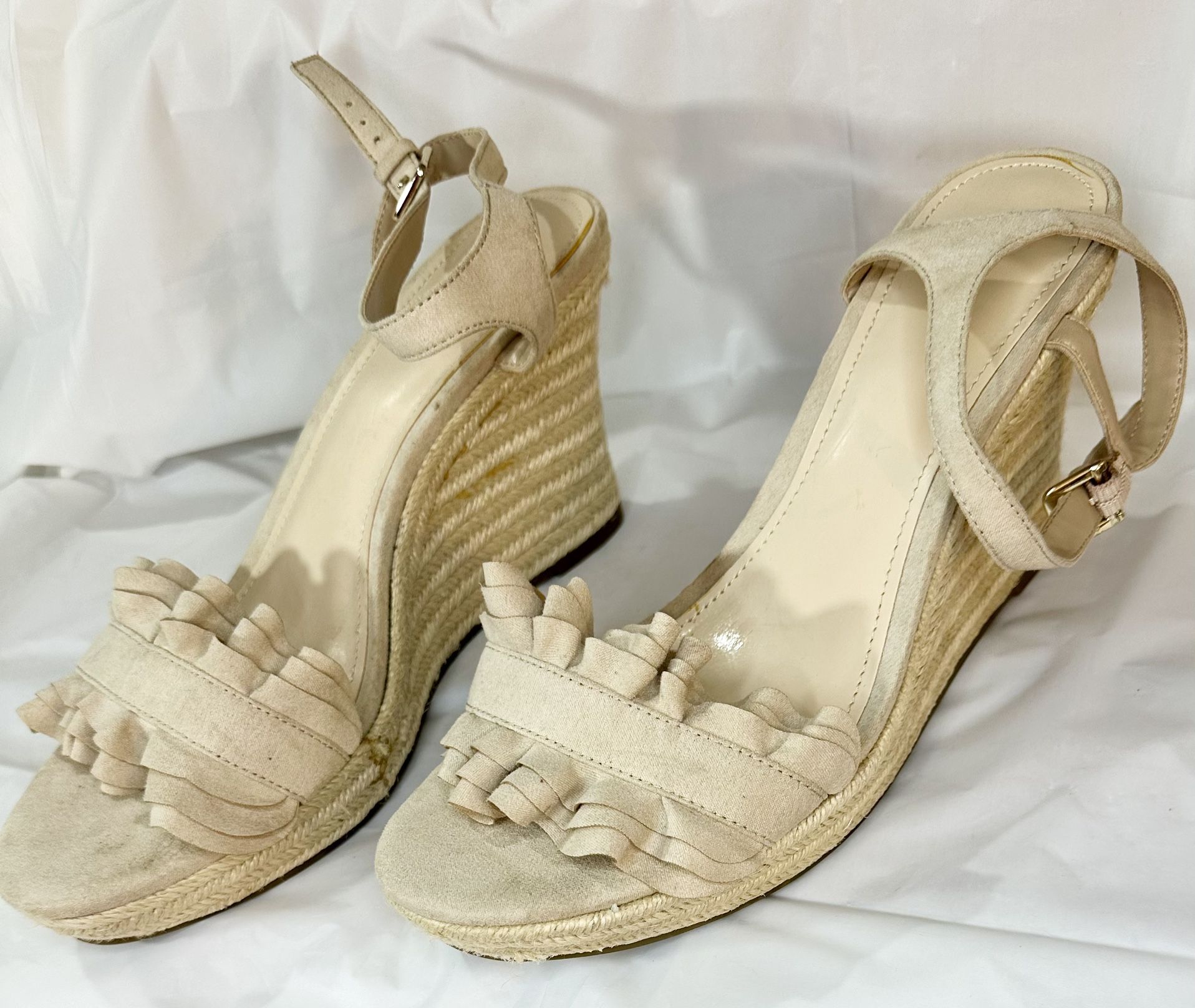Liz Claiborne Women's Beige Wedge Sandals Size 10 Ruffle Detail