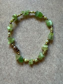 Green Stone Chip and Pearl Beaded Bracelet