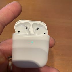 AirPods 2 (wireless charging case)