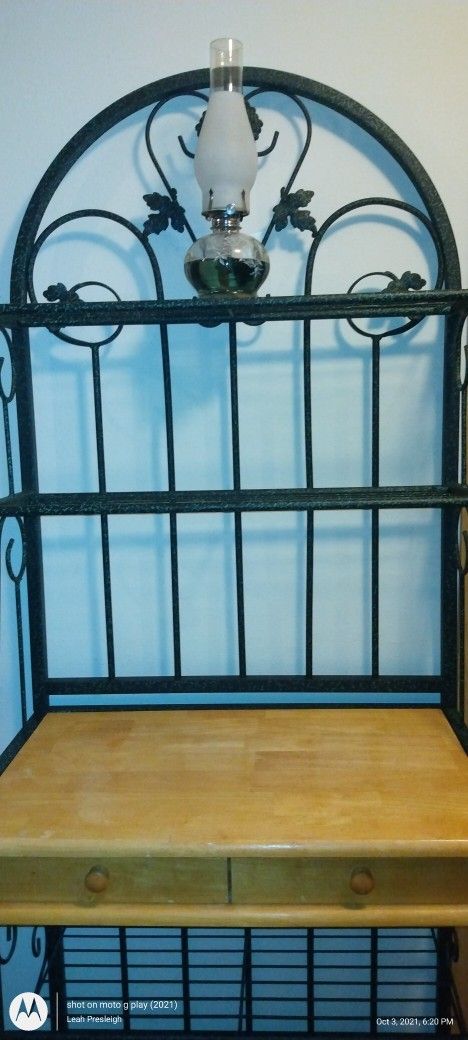 Green Ivy & Grape Metal Bakers Rack. 76" H 20 1/2" W 31" L