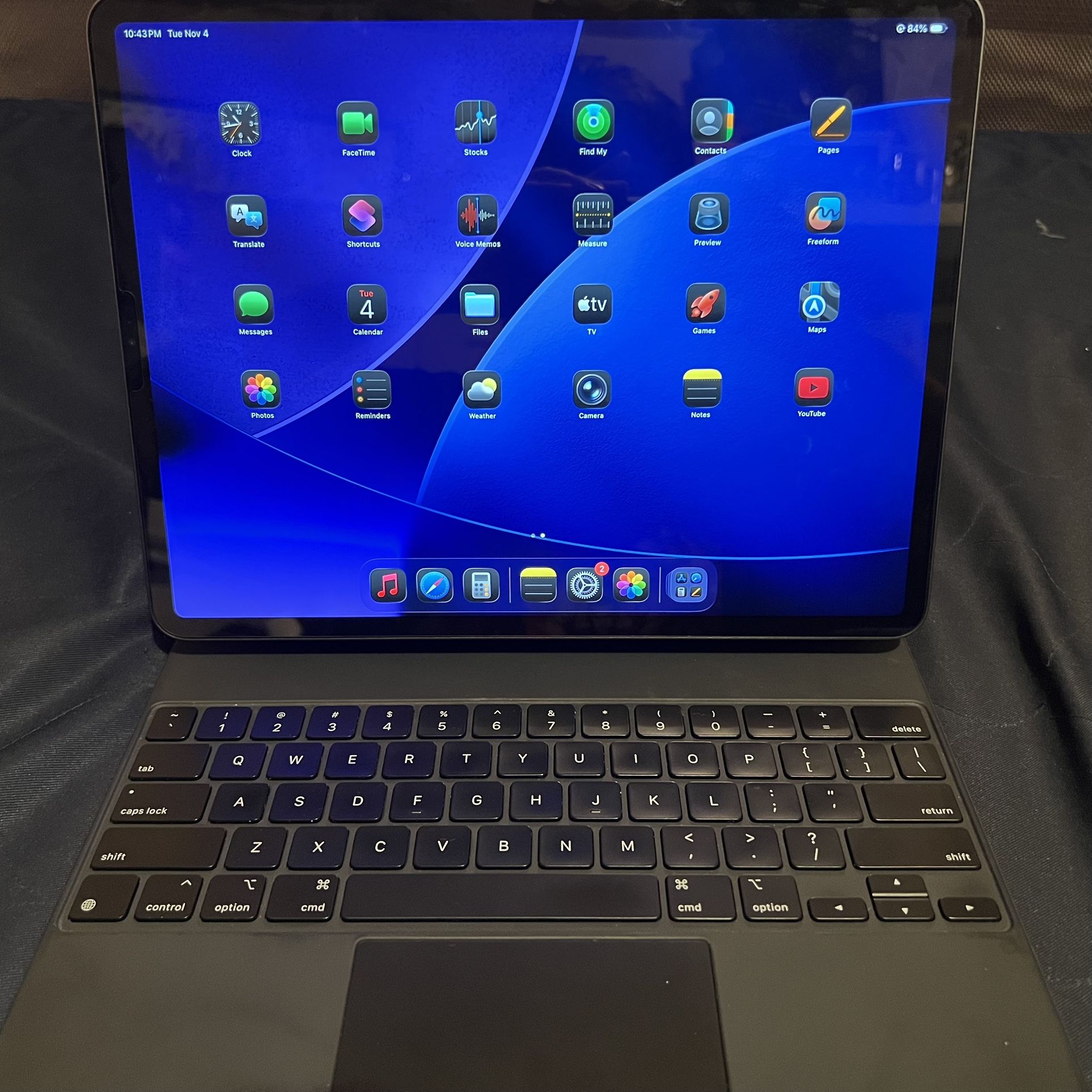 iPad Pro 12.9-inch (4th generation) 256GB WIFI W/ Magic Keyboard