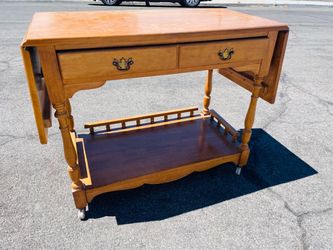 Serving table