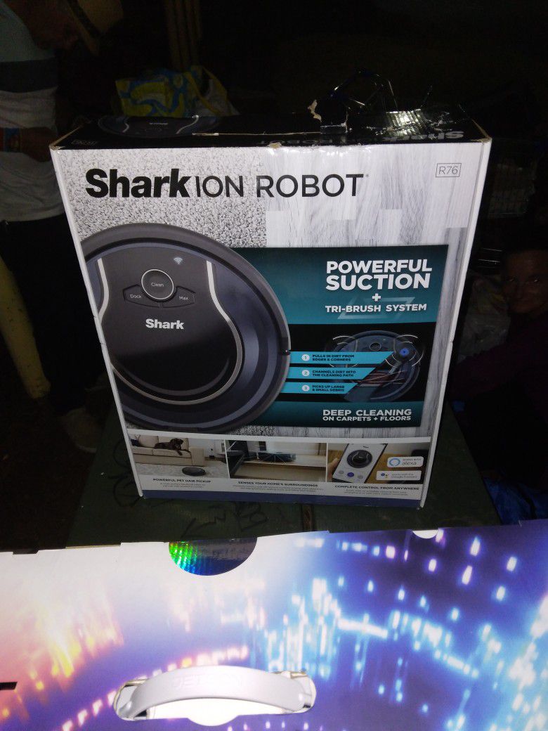 Vacuum Shark Ion Robot New In Unopened Box