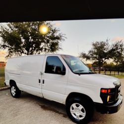 2008 Ford E350 super duty econoline cargo van xlt with a 5.4 v8